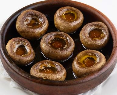 Шампиньоны, жареные в духовке в кецах